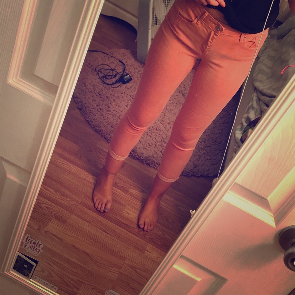 peach capris
